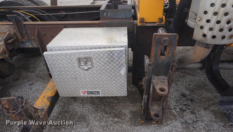 image for item DF7638 2002 International 4900 Crew Cab dump truck