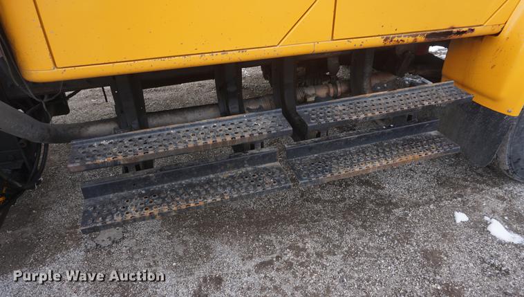 image for item DF7638 2002 International 4900 Crew Cab dump truck