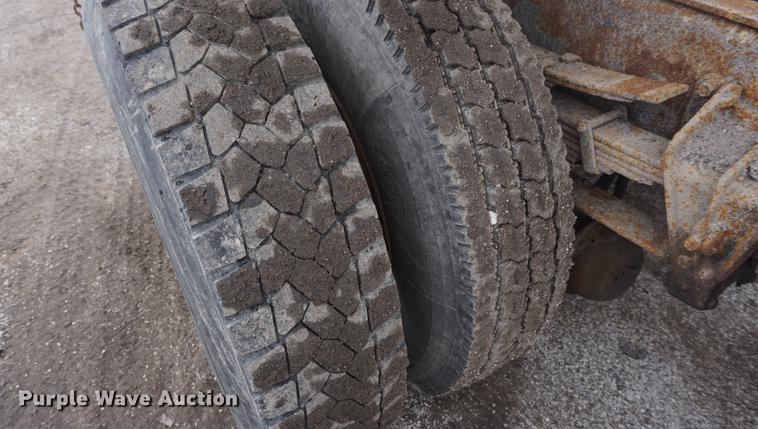 image for item DF7638 2002 International 4900 Crew Cab dump truck