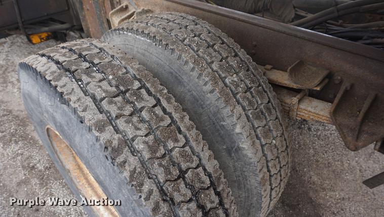 image for item DF7638 2002 International 4900 Crew Cab dump truck