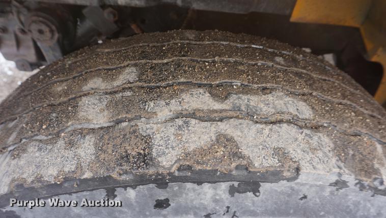 image for item DF7638 2002 International 4900 Crew Cab dump truck