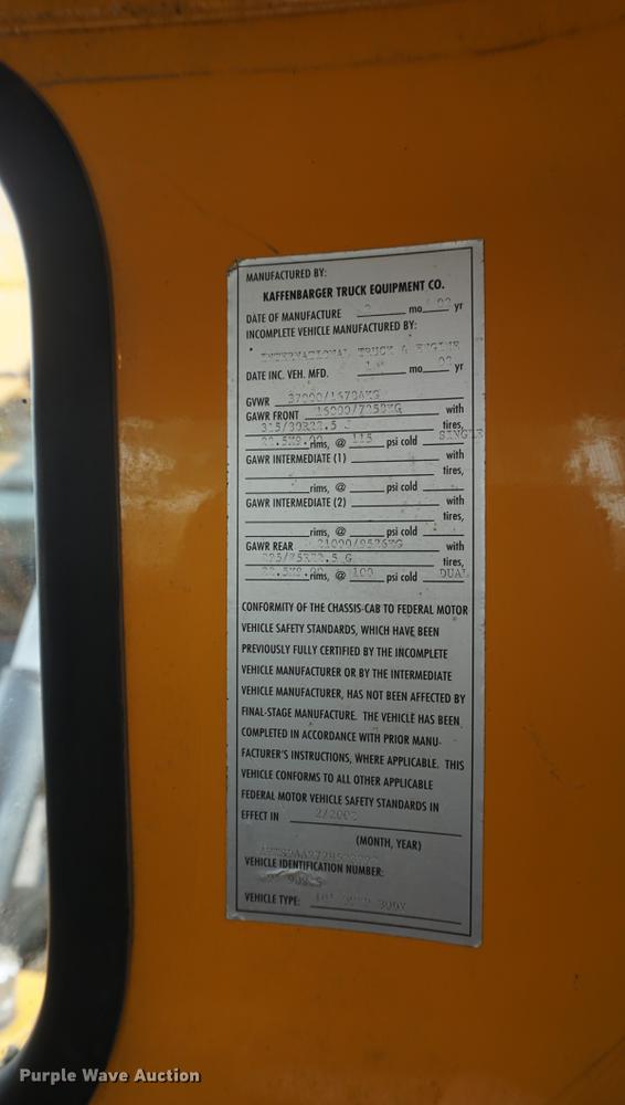 image for item DF7638 2002 International 4900 Crew Cab dump truck