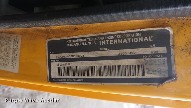 image for item DF7638 2002 International 4900 Crew Cab dump truck