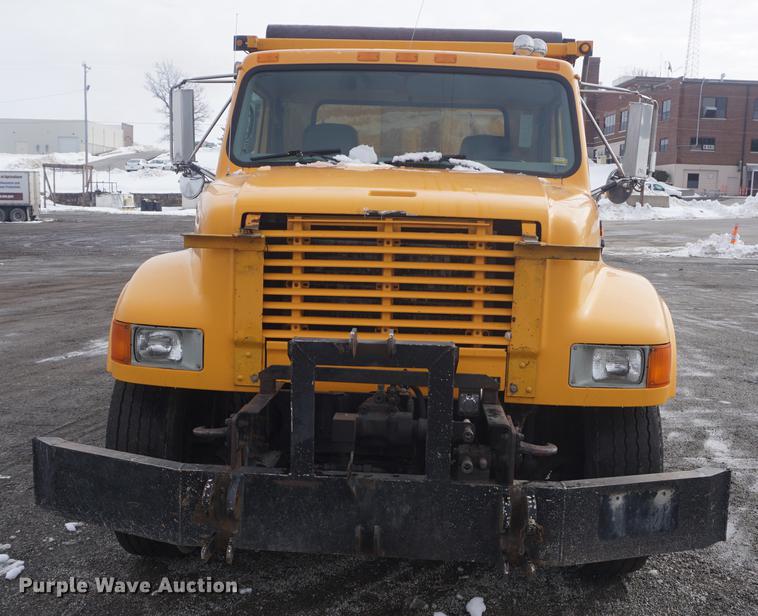 image for item DF7639 2002 International 4900 dump truck
