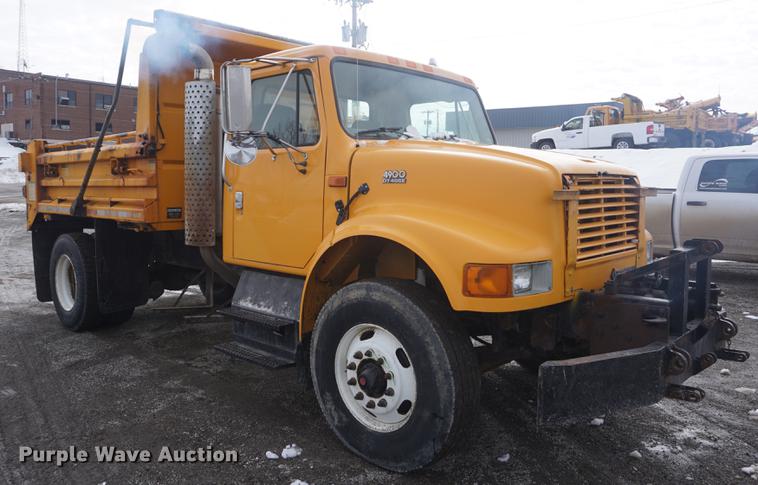 image for item DF7639 2002 International 4900 dump truck