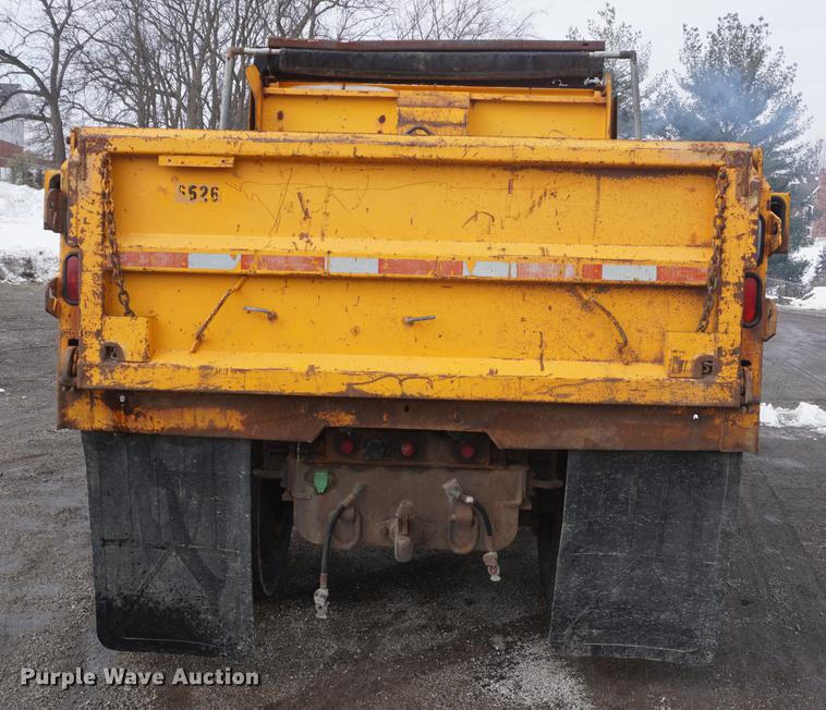 image for item DF7639 2002 International 4900 dump truck