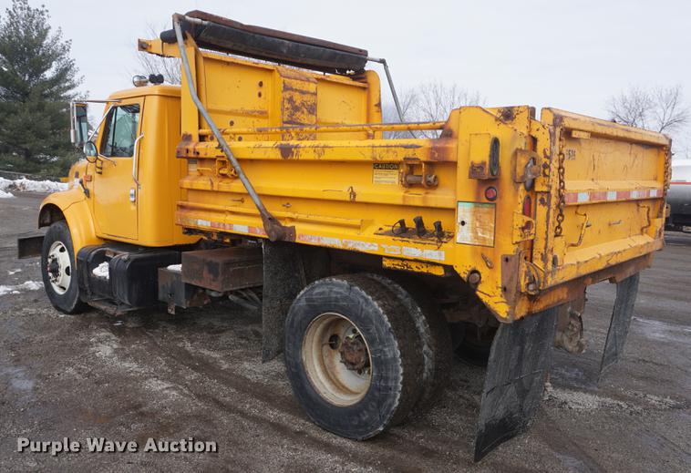 image for item DF7639 2002 International 4900 dump truck