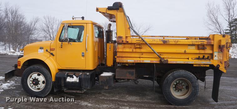image for item DF7639 2002 International 4900 dump truck