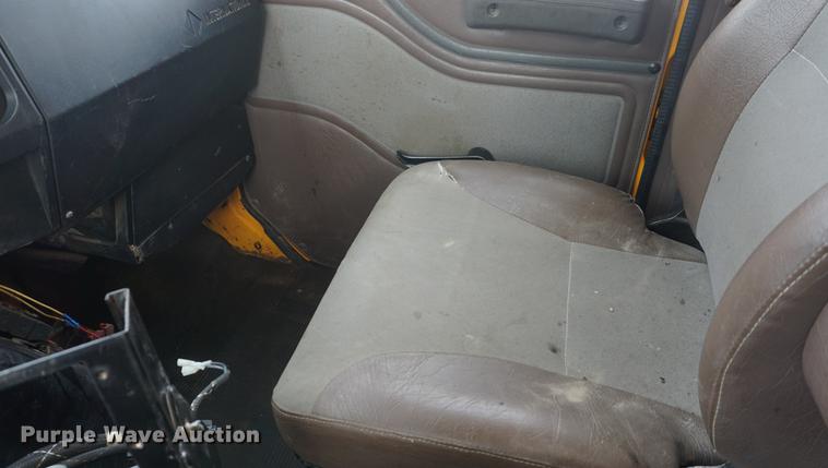 image for item DF7639 2002 International 4900 dump truck