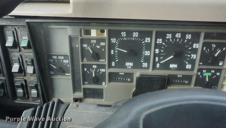 image for item DF7639 2002 International 4900 dump truck