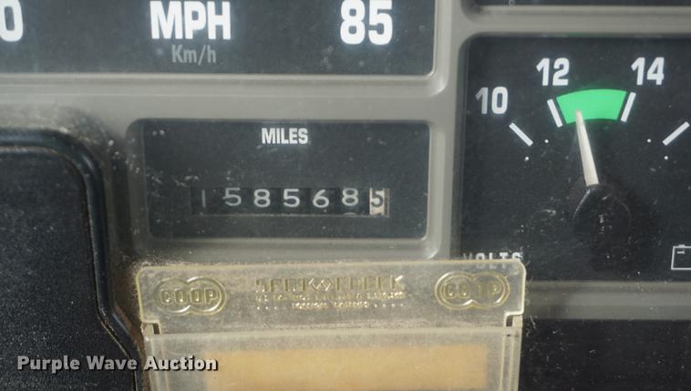 image for item DF7639 2002 International 4900 dump truck