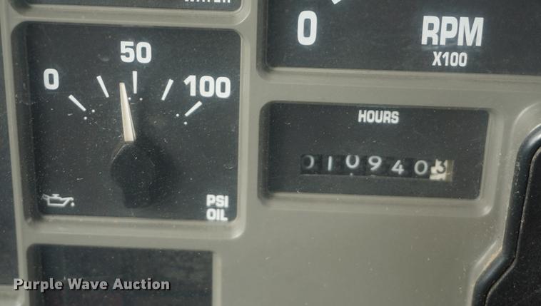 image for item DF7639 2002 International 4900 dump truck