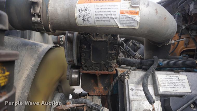 image for item DF7639 2002 International 4900 dump truck