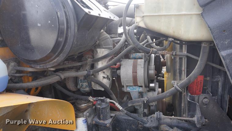 image for item DF7639 2002 International 4900 dump truck