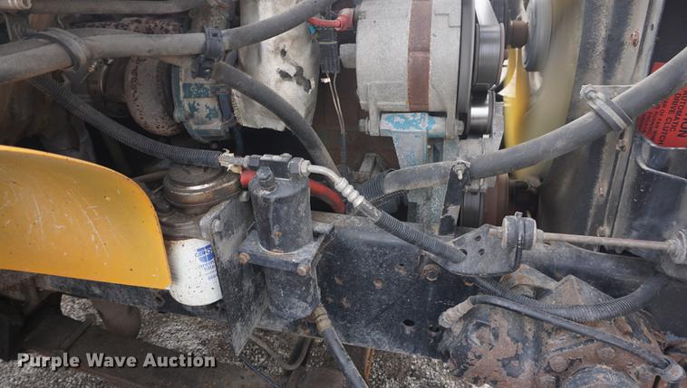 image for item DF7639 2002 International 4900 dump truck