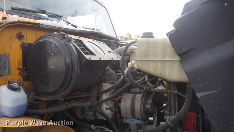 image for item DF7639 2002 International 4900 dump truck