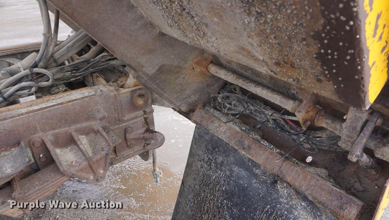 image for item DF7639 2002 International 4900 dump truck