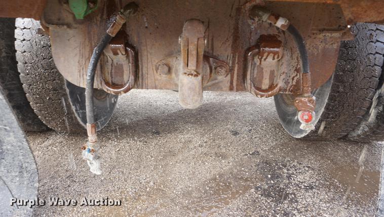 image for item DF7639 2002 International 4900 dump truck