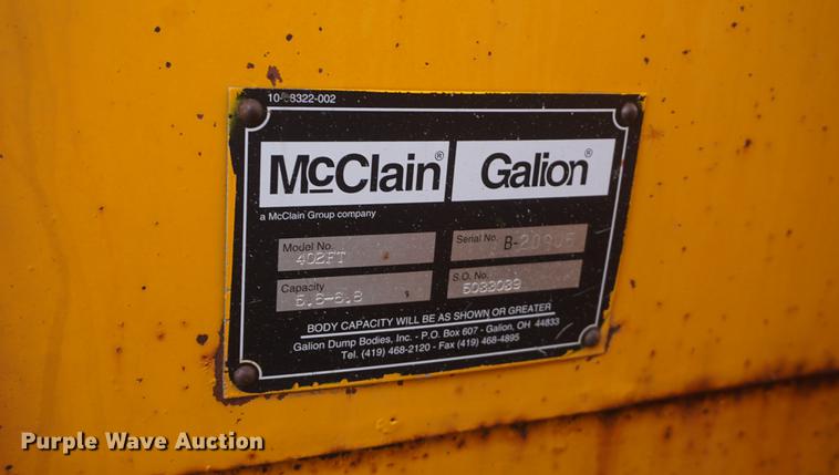 image for item DF7639 2002 International 4900 dump truck