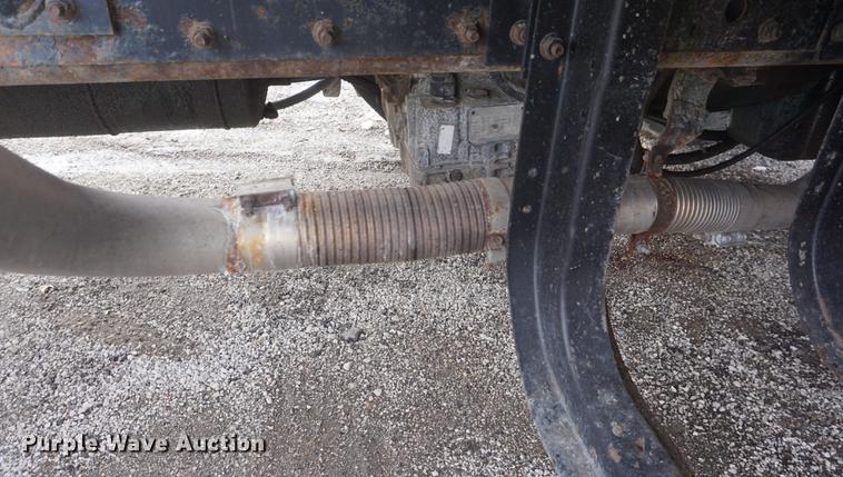 image for item DF7639 2002 International 4900 dump truck