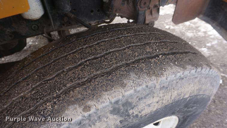 image for item DF7639 2002 International 4900 dump truck