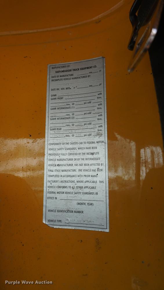 image for item DF7639 2002 International 4900 dump truck