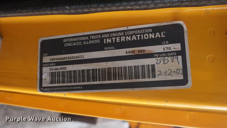 image for item DF7639 2002 International 4900 dump truck