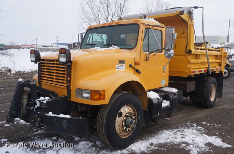 image for item DF7640 2002 International 4900 dump truck