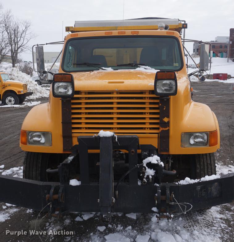 image for item DF7640 2002 International 4900 dump truck