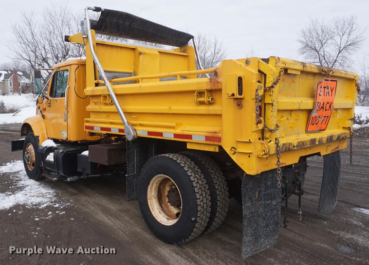 image for item DF7640 2002 International 4900 dump truck