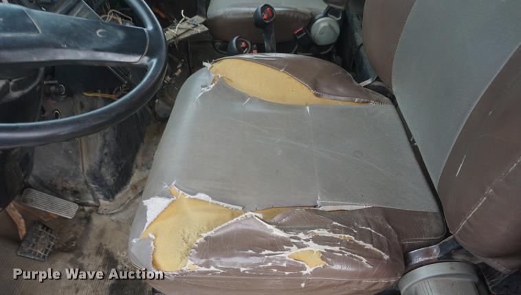 image for item DF7640 2002 International 4900 dump truck