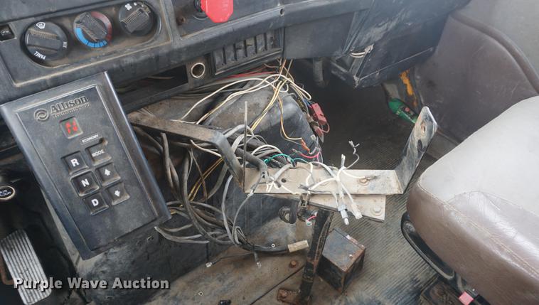 image for item DF7640 2002 International 4900 dump truck