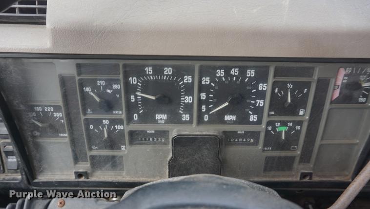 image for item DF7640 2002 International 4900 dump truck