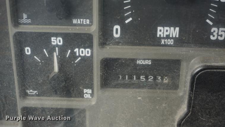 image for item DF7640 2002 International 4900 dump truck