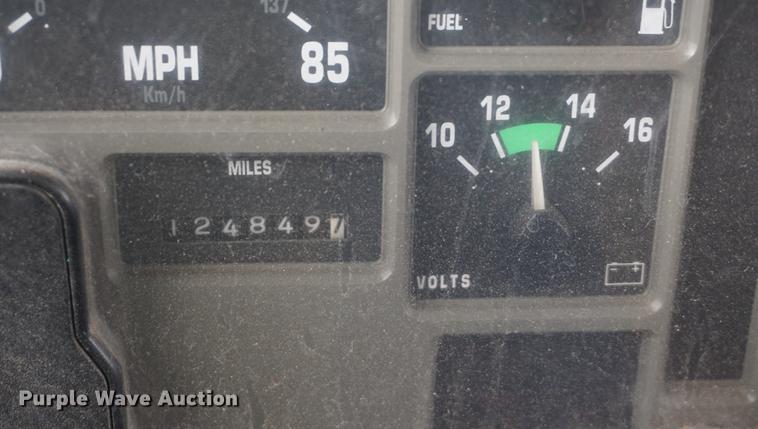 image for item DF7640 2002 International 4900 dump truck