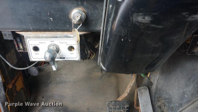 image for item DF7640 2002 International 4900 dump truck