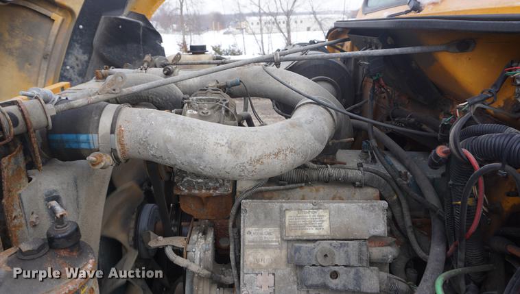 image for item DF7640 2002 International 4900 dump truck