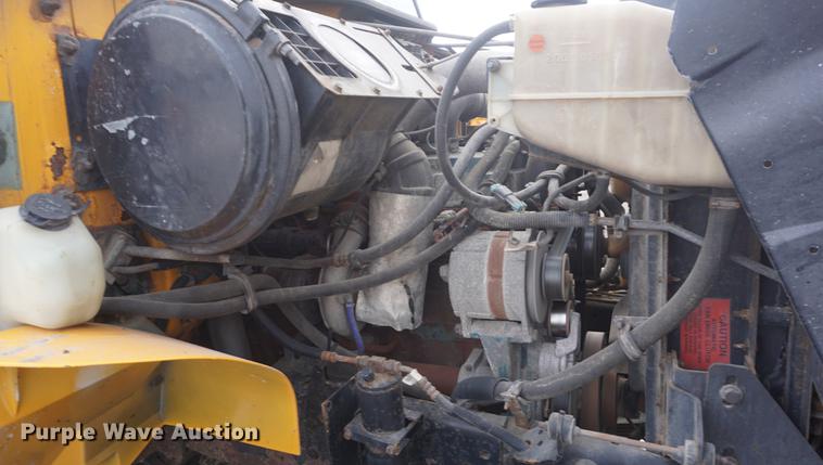 image for item DF7640 2002 International 4900 dump truck