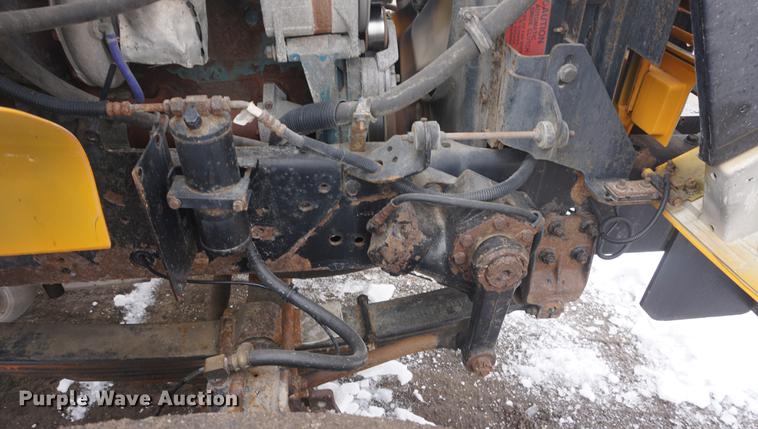 image for item DF7640 2002 International 4900 dump truck