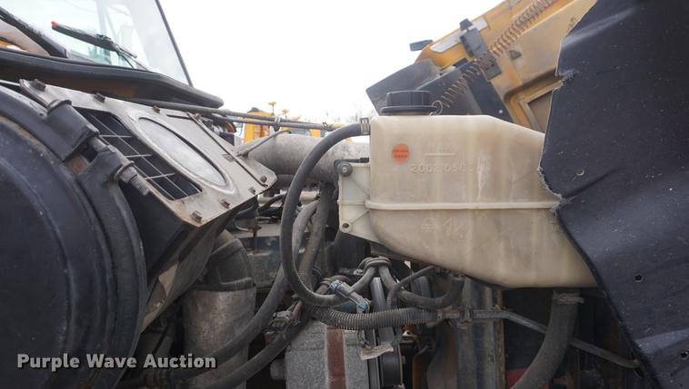 image for item DF7640 2002 International 4900 dump truck