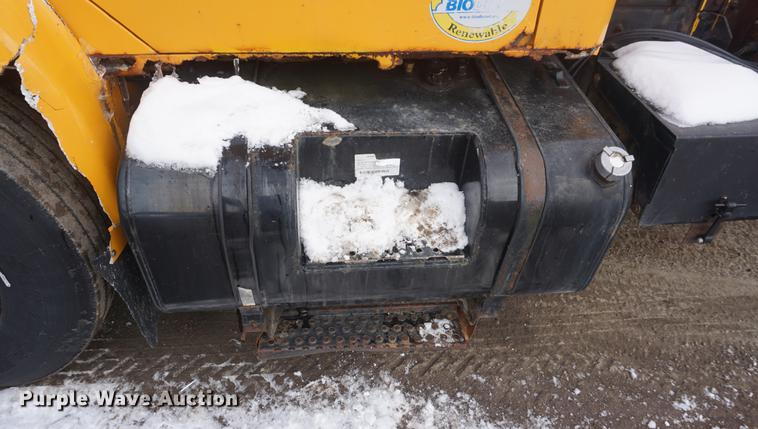 image for item DF7640 2002 International 4900 dump truck