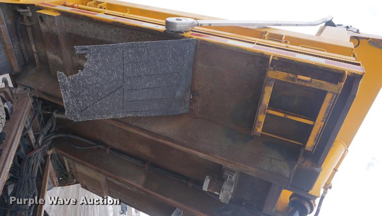 image for item DF7640 2002 International 4900 dump truck