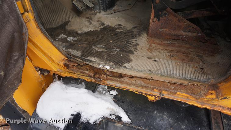 image for item DF7640 2002 International 4900 dump truck