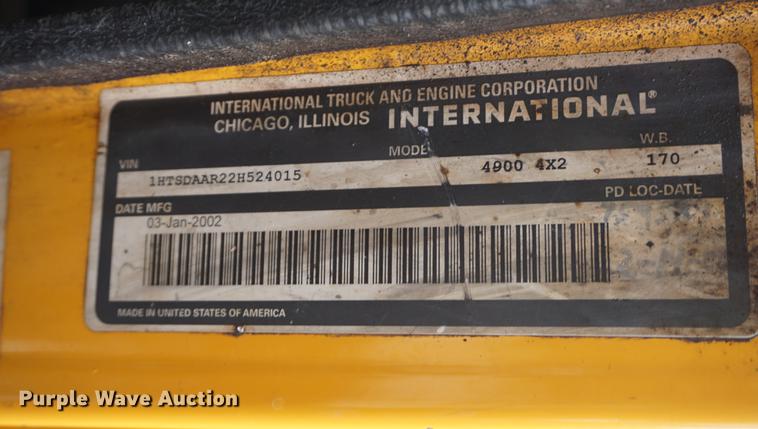 image for item DF7640 2002 International 4900 dump truck