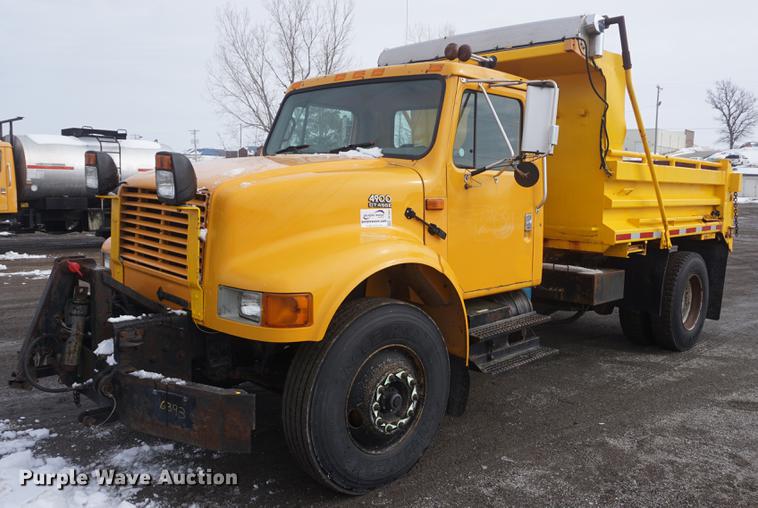 image for item DF7641 2001 International 4900 dump truck