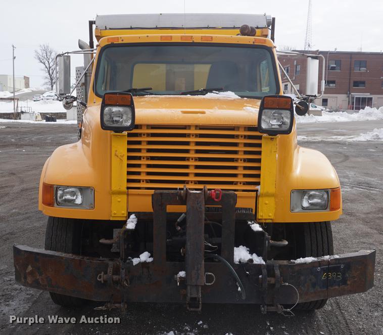 image for item DF7641 2001 International 4900 dump truck