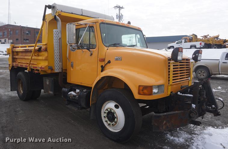 image for item DF7641 2001 International 4900 dump truck