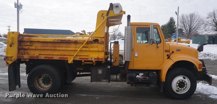 image for item DF7641 2001 International 4900 dump truck