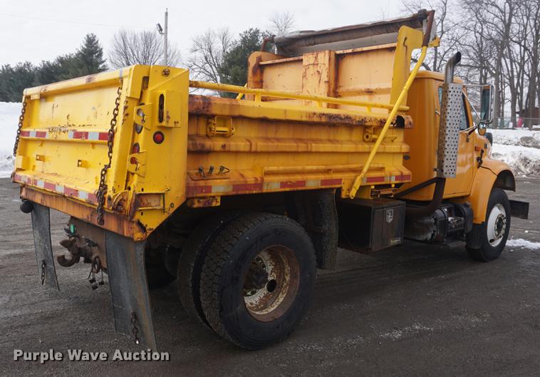 image for item DF7641 2001 International 4900 dump truck