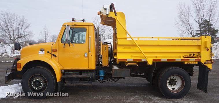 image for item DF7641 2001 International 4900 dump truck